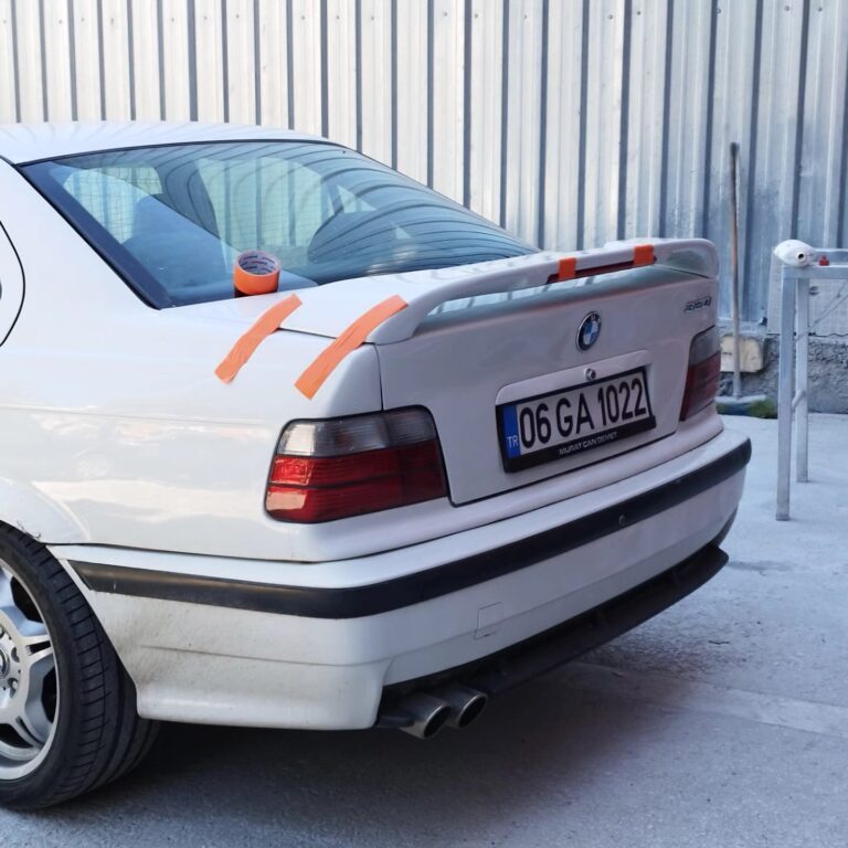 Bmw E36 zender spoiler (ışıklı)