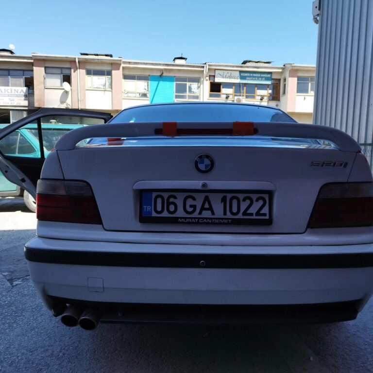Bmw E36 zender spoiler (ışıklı)